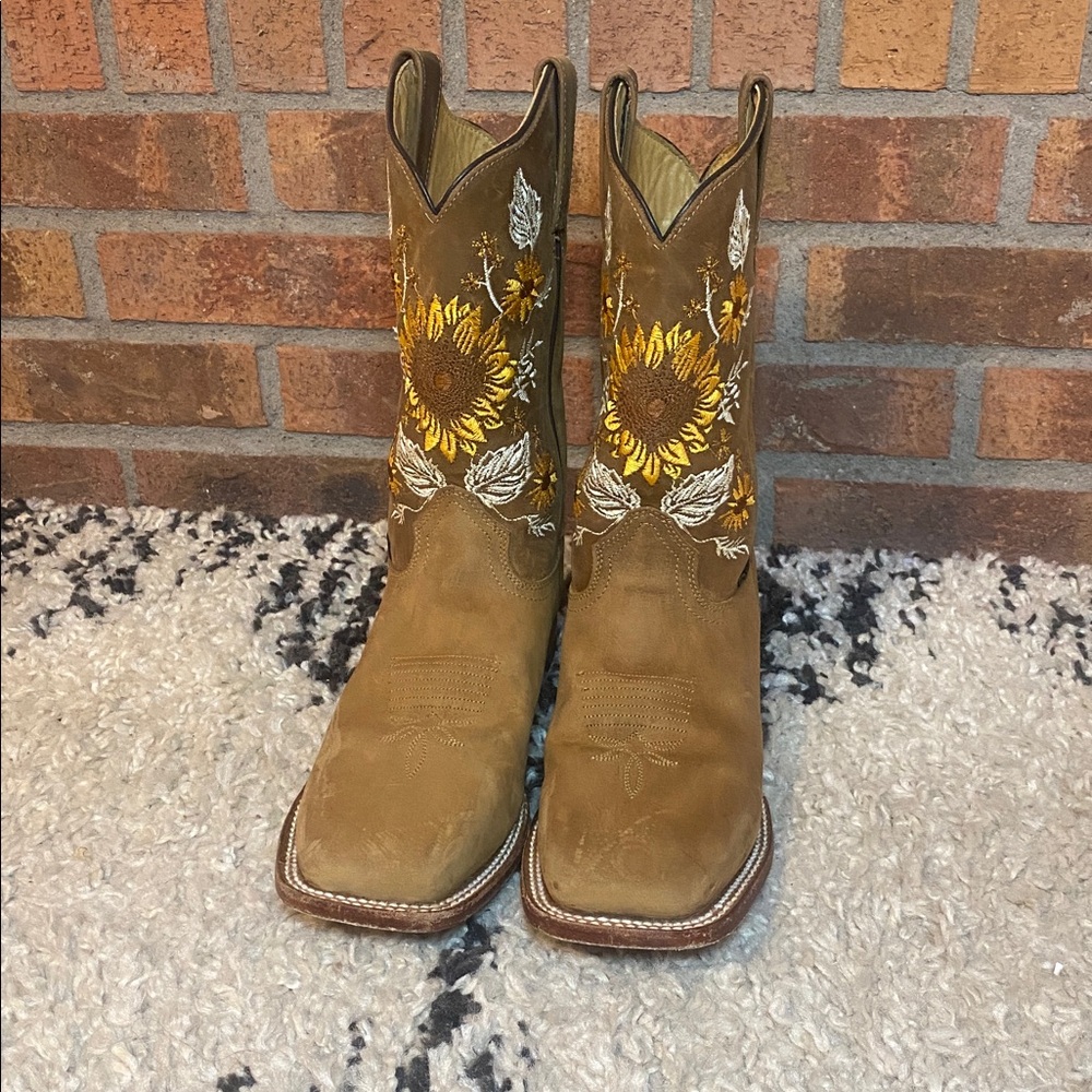 Sunflower Embroidered Tan Women's Western Boots